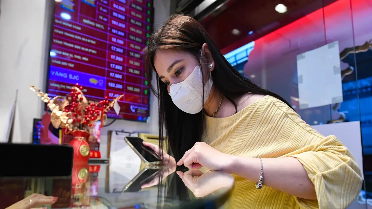 تراجع أسعار سبائك الذهب لدى شركة SJC بقيمة 1.5 مليون دونغ للأونصة